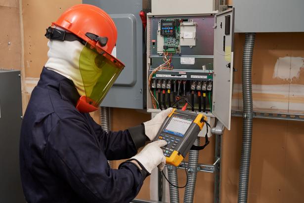 Variable speed drive DC Bus voltage measurements with Fluke MDA-550